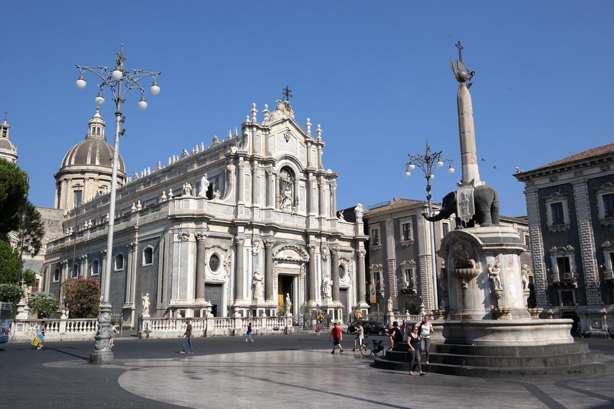 Family House Apartment Catania Bagian luar foto