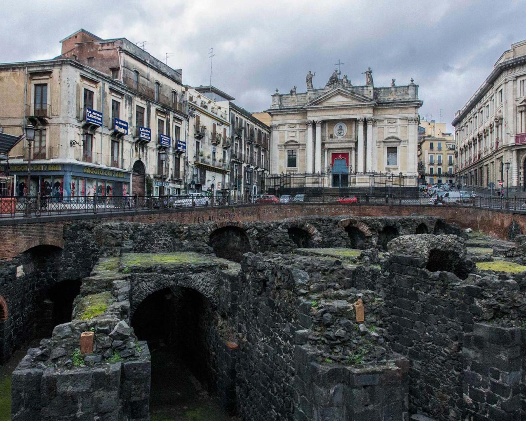 Family House Apartment Catania Bagian luar foto