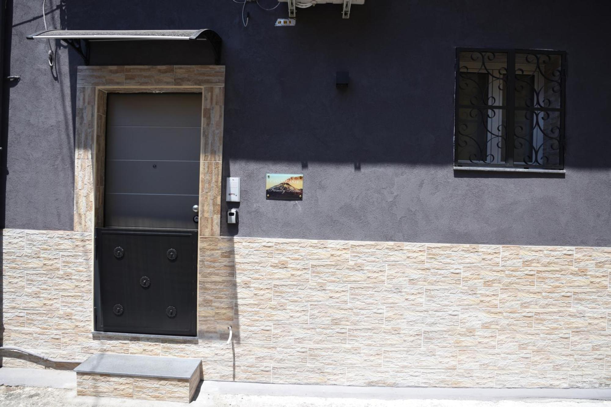 Family House Apartment Catania Bagian luar foto