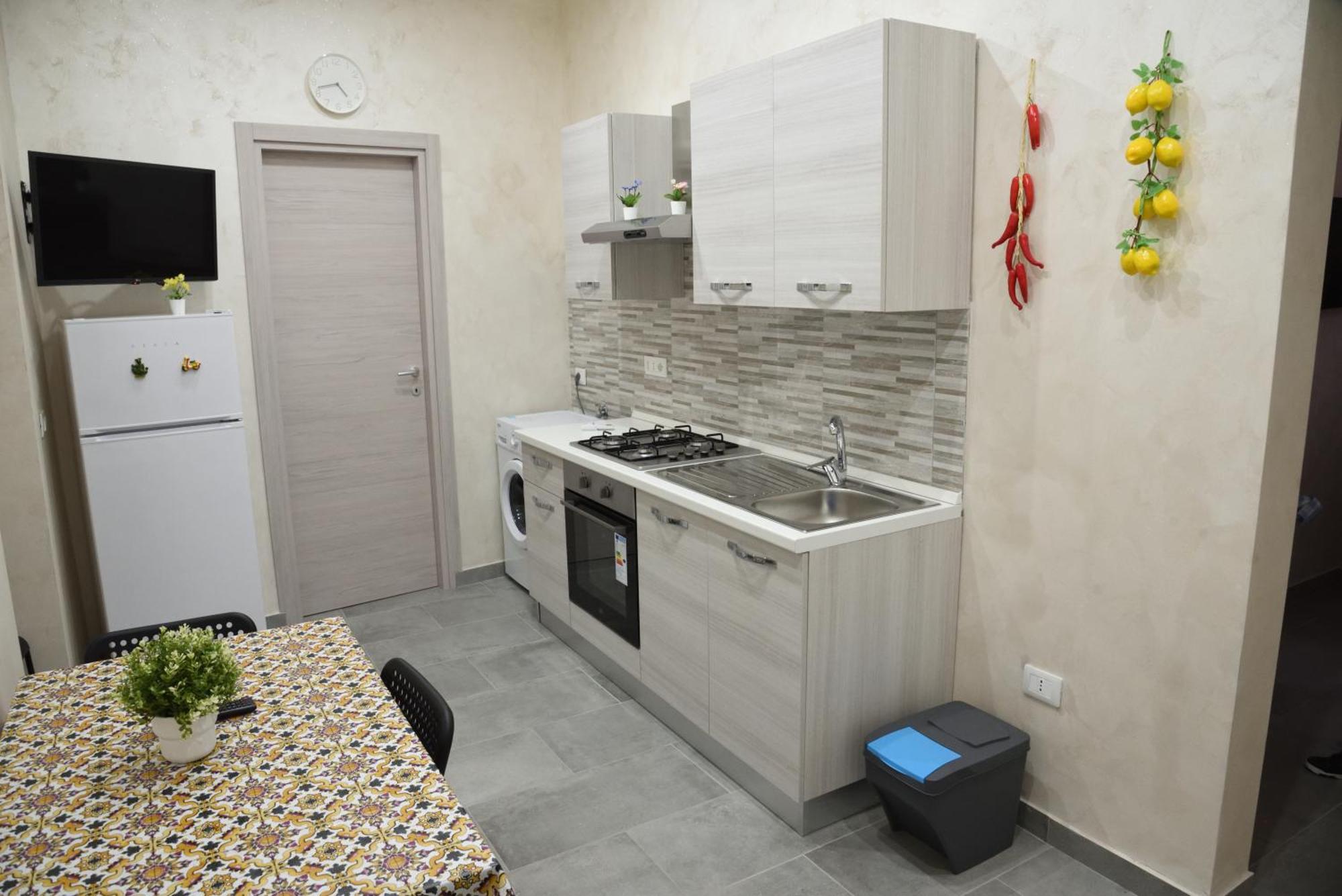 Family House Apartment Catania Bagian luar foto