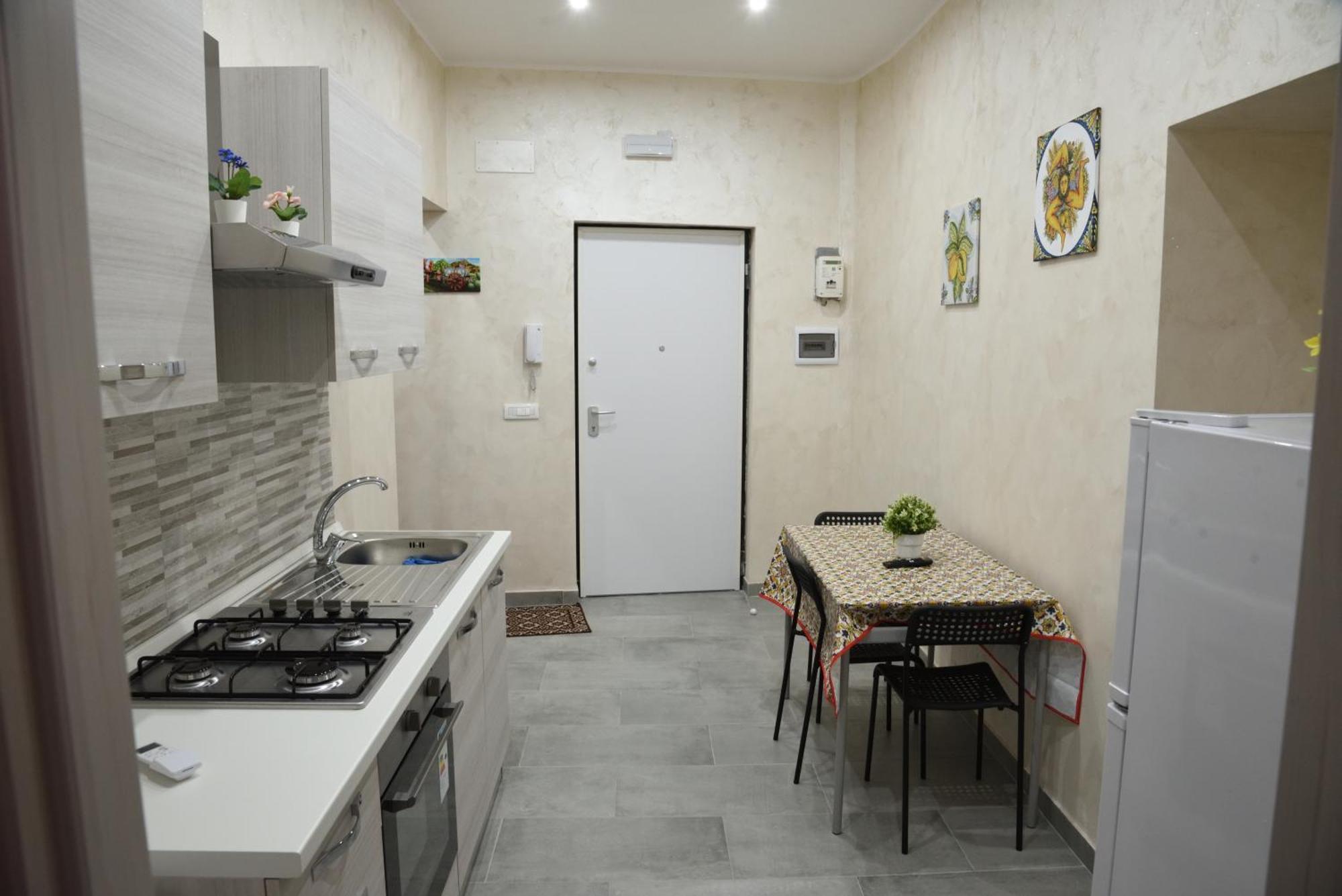 Family House Apartment Catania Bagian luar foto